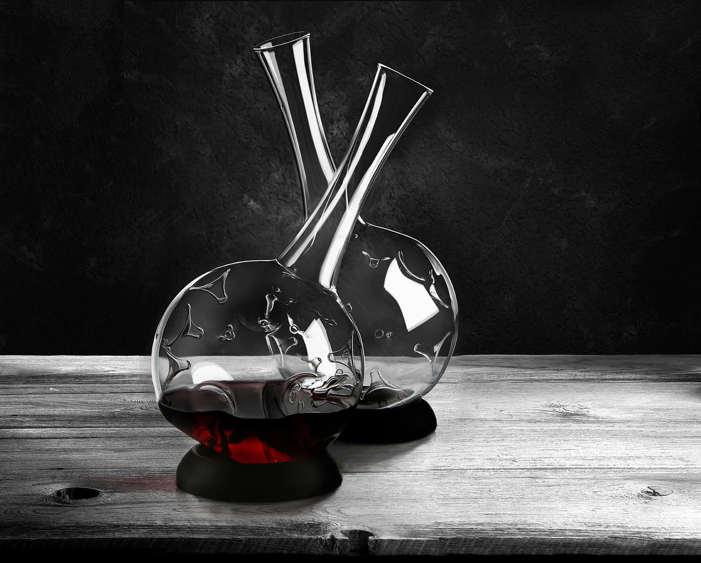 Iltning og dekantering – få din vin til at leve